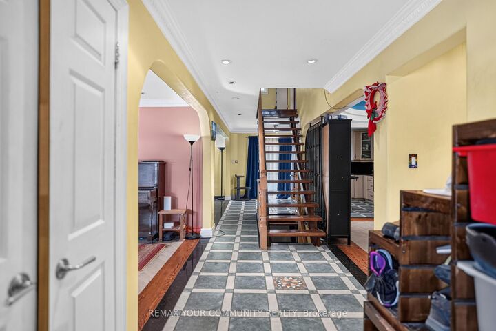 Property Photo: 79 Westhampton Drive ON L4J 7J7