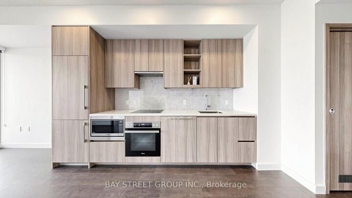 95 McMahon Drive 2515 — photo 1