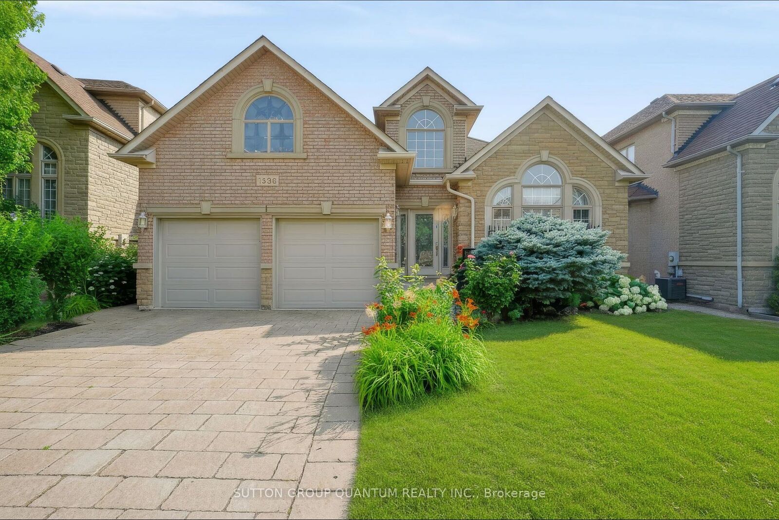 Property Photo: 1536 Pinery Crescent ON L6H 7J9