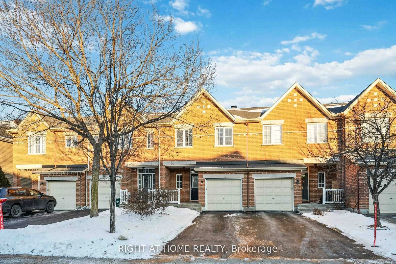 Property Photo: 130 Tandalee Crescent ON K2M 0A1