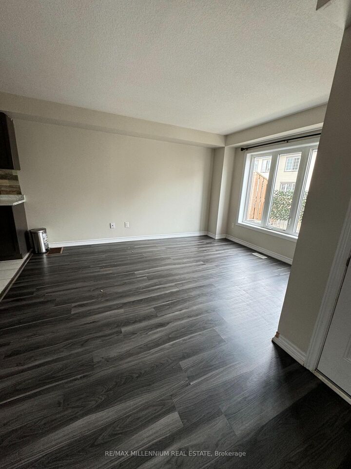 Property Photo:  458 Linden Drive W  ON N3H 5L5 
