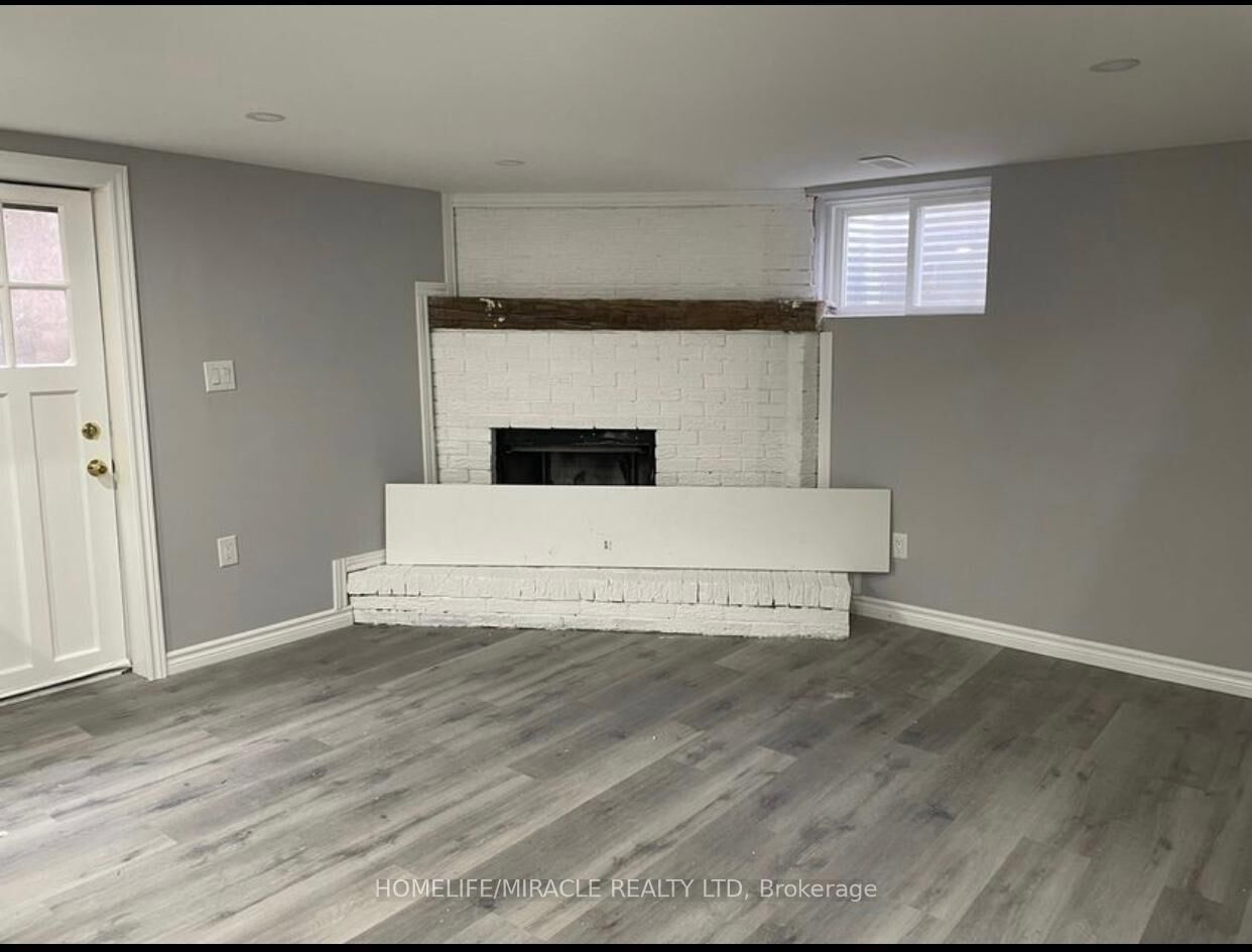 Property Photo: 23 Jay Court Lower ON N2E 1P7