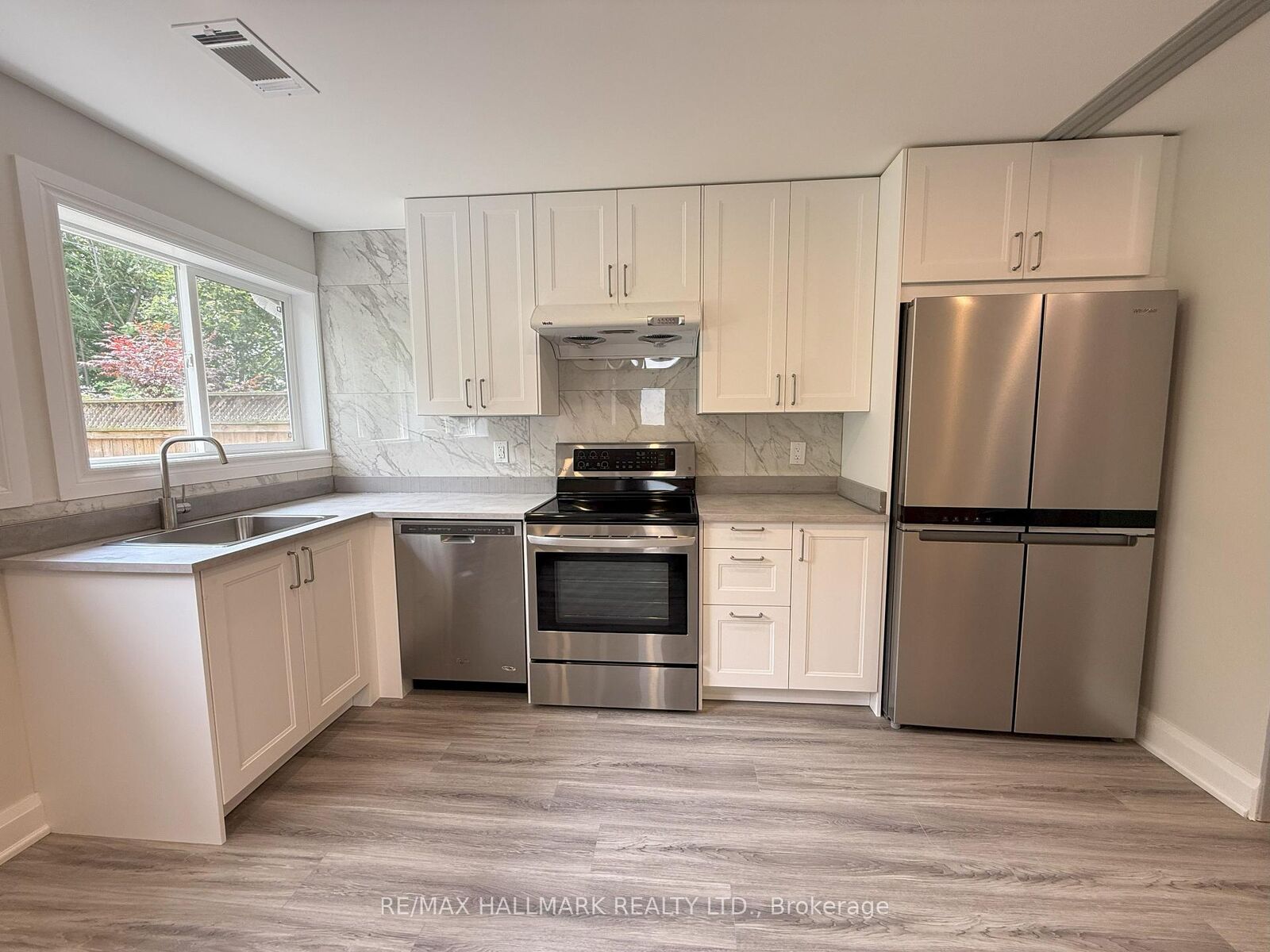Property Photo: 382 Burnhamthorpe Road Garden Suite ON M9B 2A6