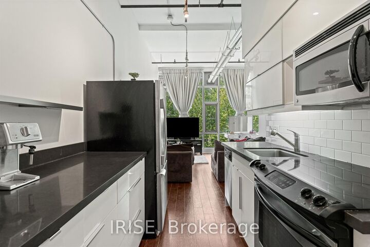 Property Photo: 477 Richmond Street W 305 ON M5V 3E7