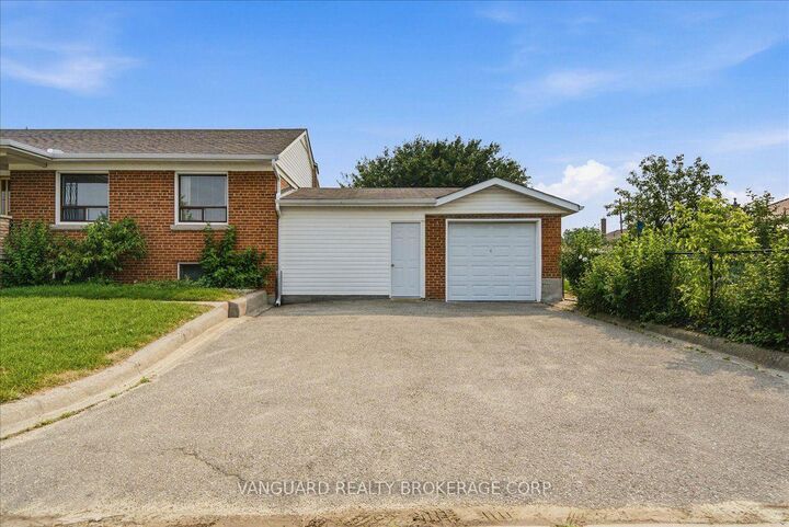 Property Photo:  39 Camborne Avenue  ON M3M 2P9 