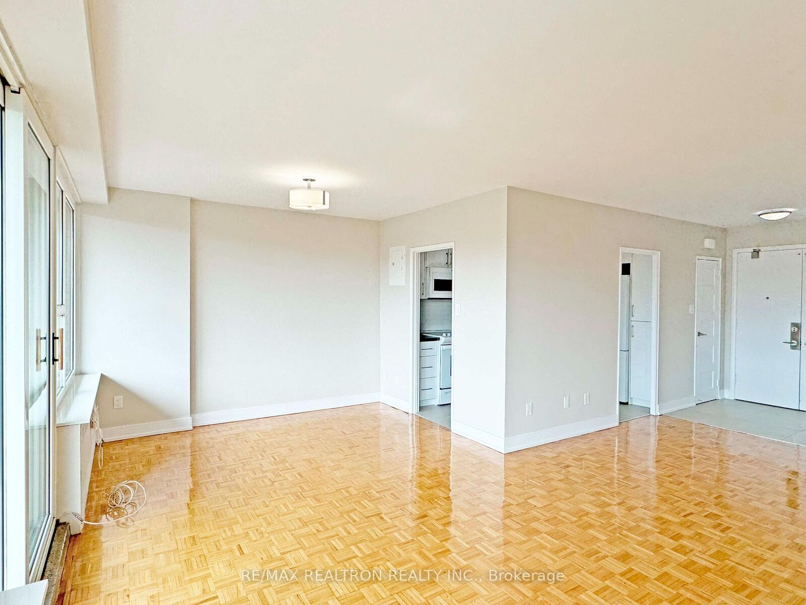 Property Photo:  10 Shallmar Boulevard 607  ON M5N 1J4 