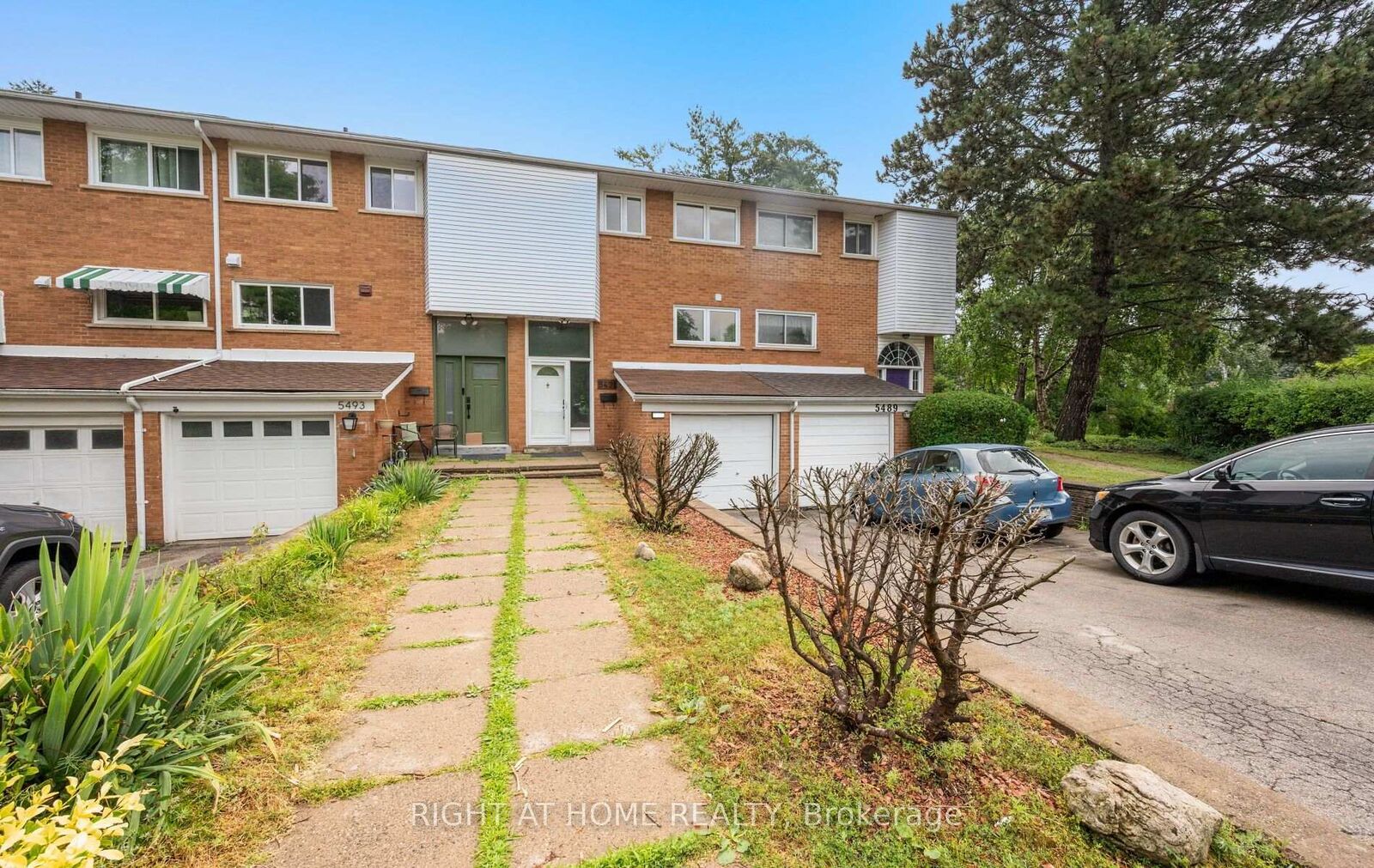 Property Photo: 5491 Schueller Crescent ON L7L 3T1