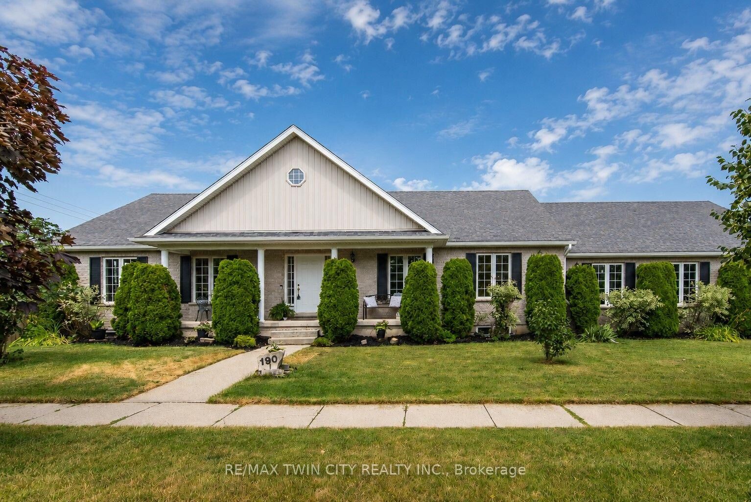 Property Photo:  190 Laschinger Boulevard  ON N3A 2G9 