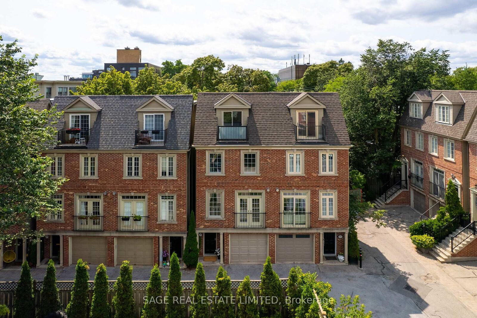 Property Photo:  722E Kingston Road  ON M4E 1R7 