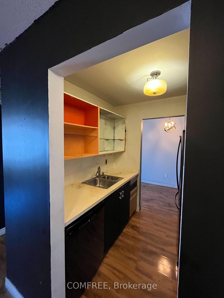 Property Photo:  136 Conway Drive 41  ON N6E 3N1 