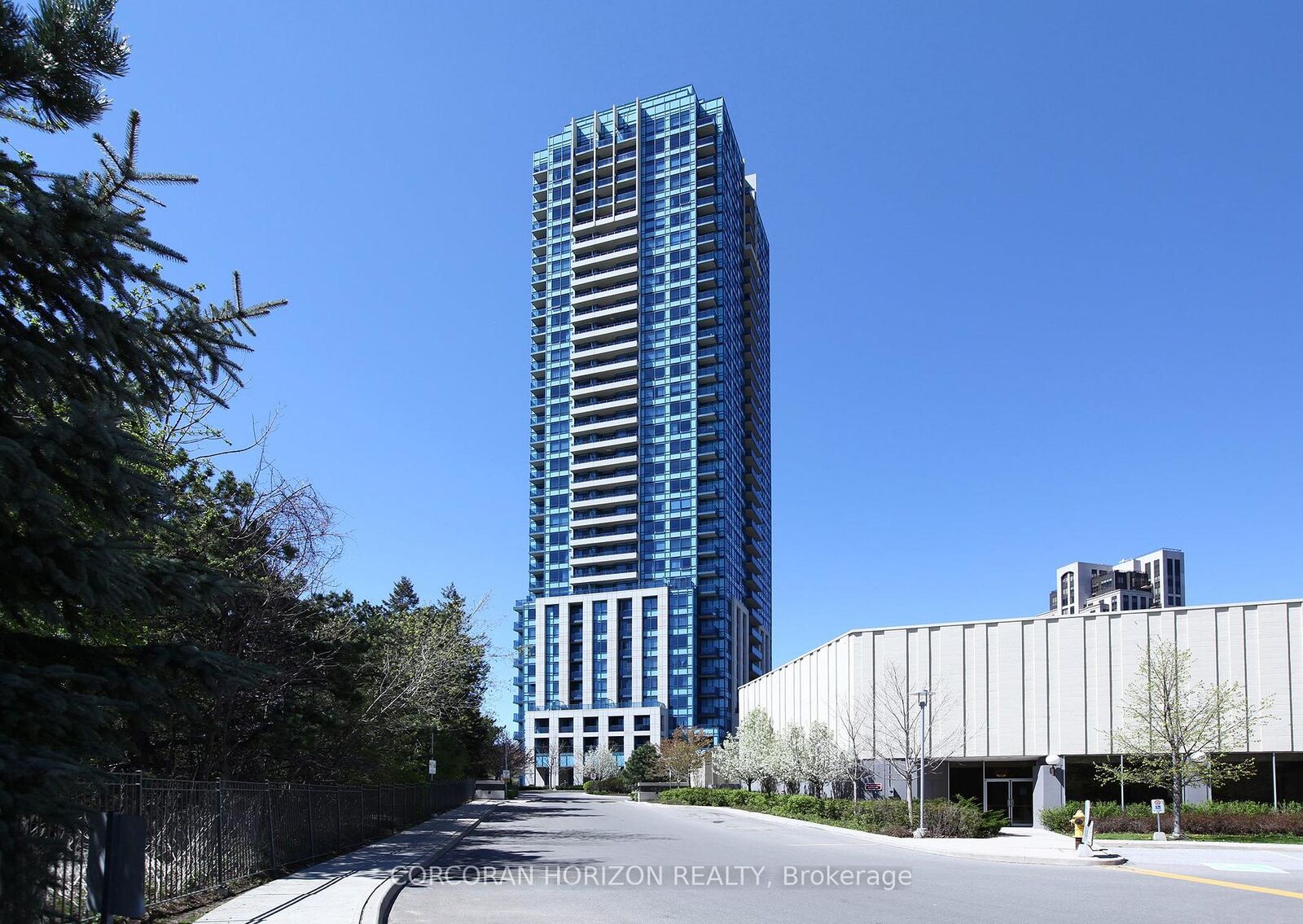 Property Photo: 181 Wynford Drive 2509 ON M3C 0C6