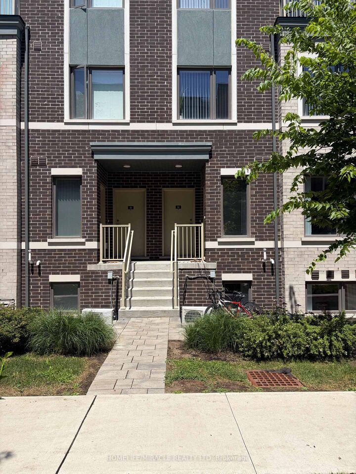 Property Photo: 20 William Jackson Way 87 ON M8V 0J7