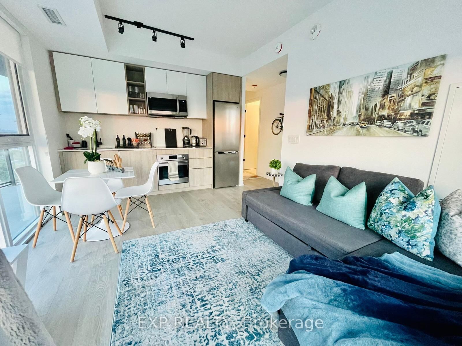 Property Photo: 36 Zorra Street 1003 ON M8Z 0G5