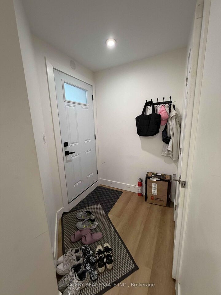 Property Photo:  1502 Dufferin Street Lower  ON M6H 3L4 