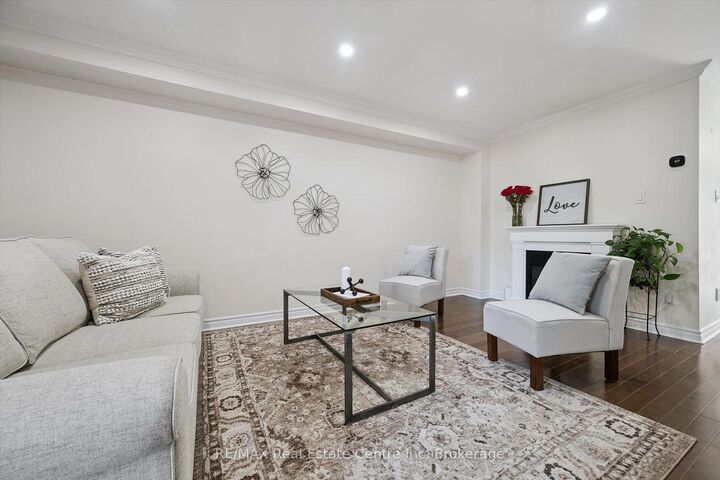 Property Photo:  6972 Dunnview Court  ON L5N 7E4 