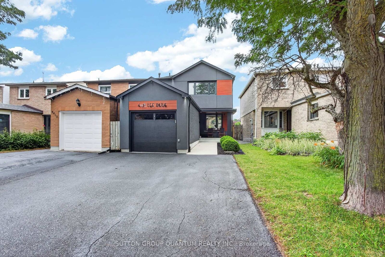 Property Photo:  4413 Lee Drive  ON L4W 4A9 