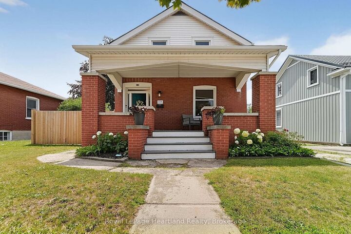 114 Elgin Avenue E — photo 1