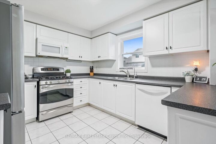 Property Photo: 339 Daniel Crescent ON N0B 1S0