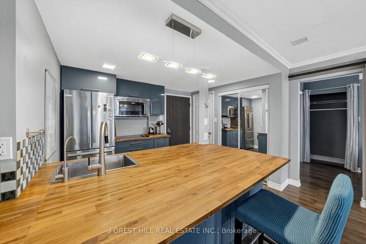 Property Photo:  44 Gerrard Street W 1704  ON M5G 2K2 
