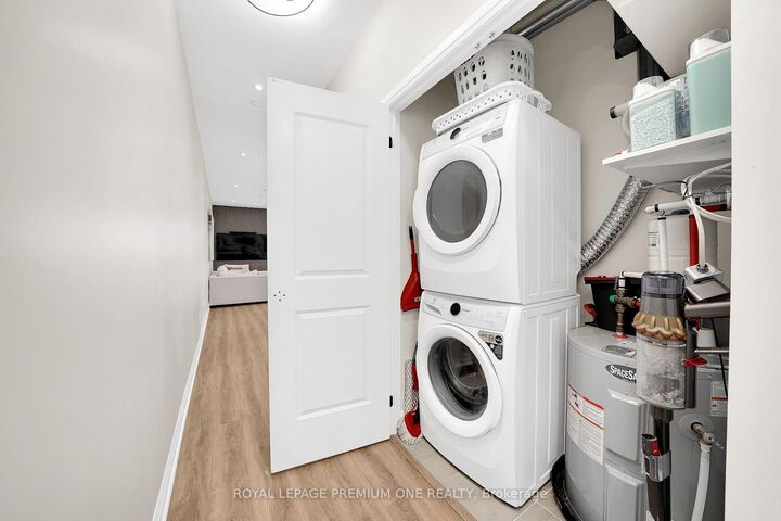 Property Photo:  5917 Main Street 805  ON L4A 5G4 