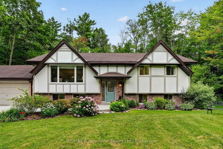 Property Photo:  221 Colonial Drive  ON K8V 5P4 