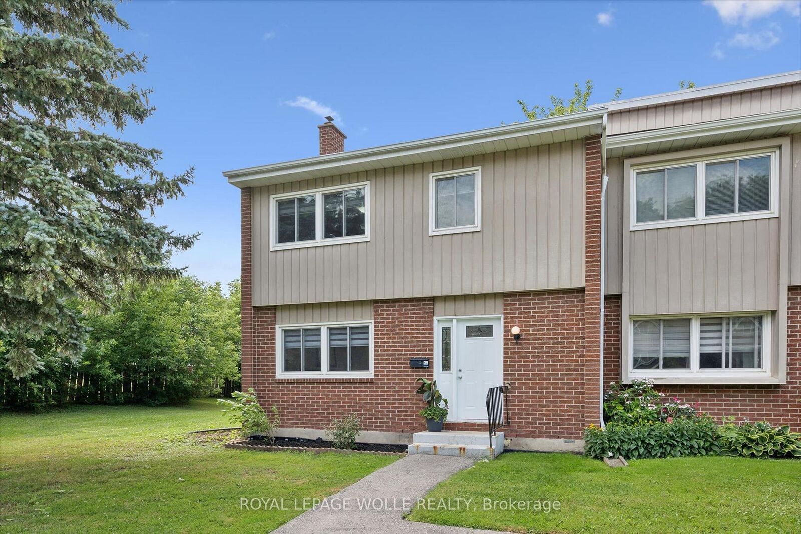 Property Photo: 121 University Avenue E 11 ON N2J 4J1