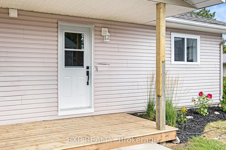 Property Photo:  68 Andrew Street  ON K0A 2M0 