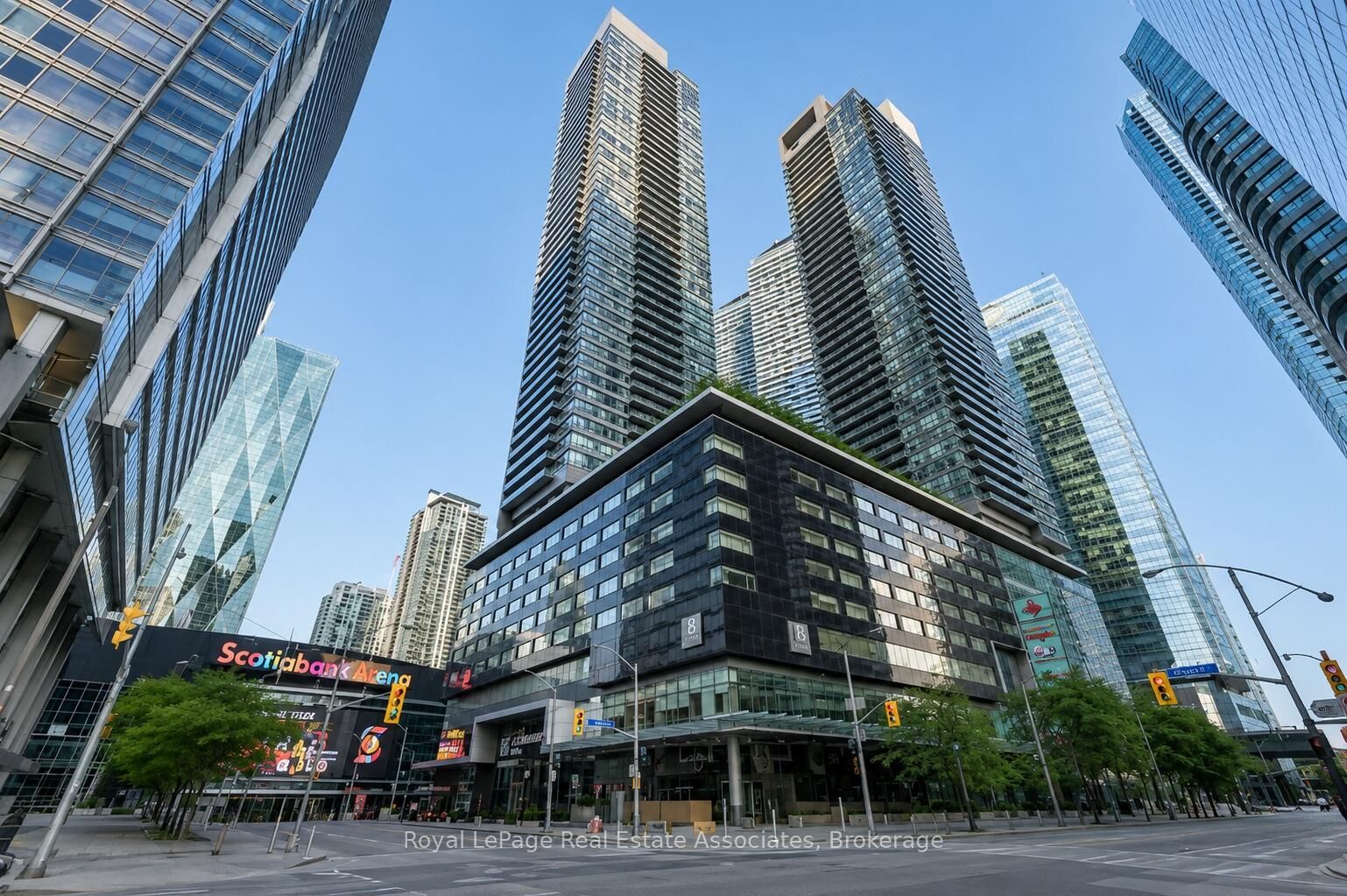 Property Photo:  65 Bremner Boulevard 4211  ON M5J 0A7 