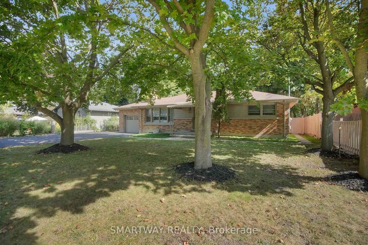 Property Photo: 633 Donegal Drive ON N6H 3H6