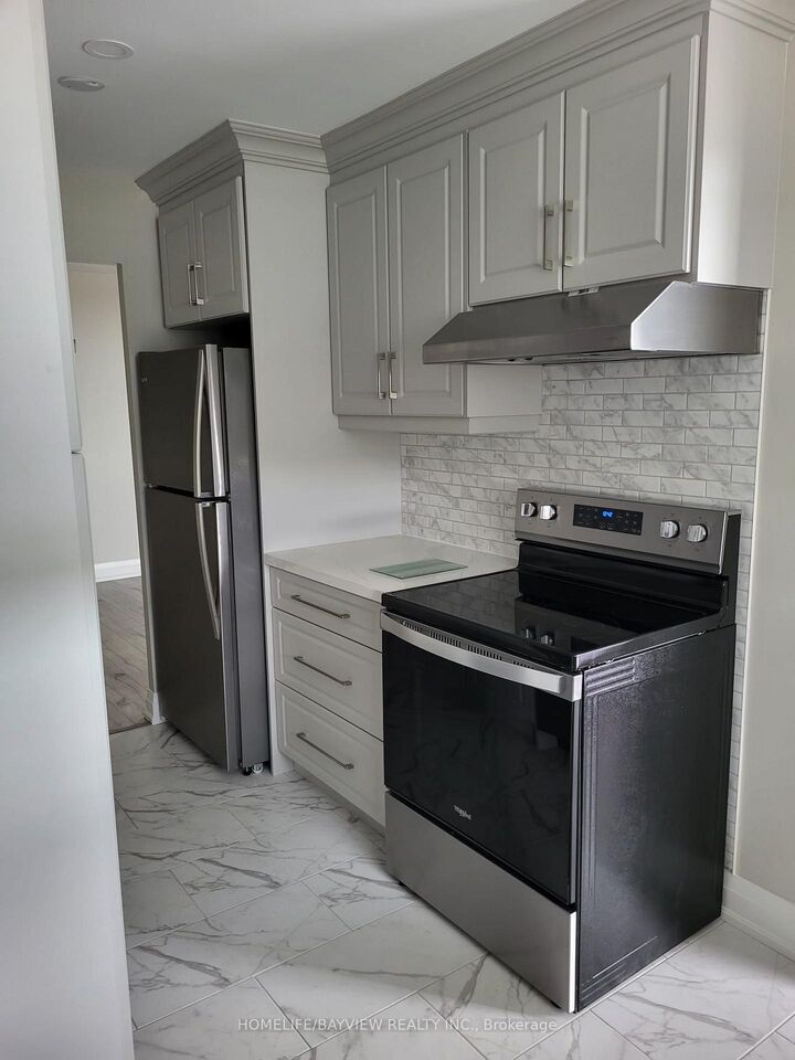 Property Photo: 7811 Yonge Street 1207 ON L3T 4S3