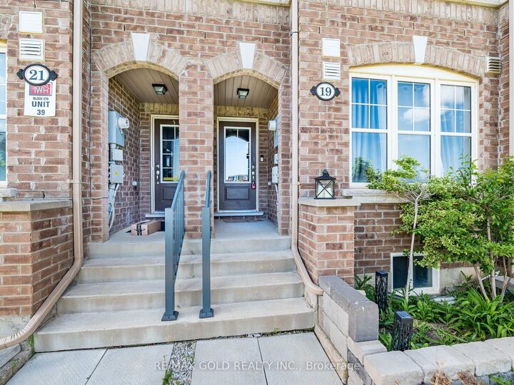 Property Photo: 19 Sudeley Lane ON L7A 4Z7