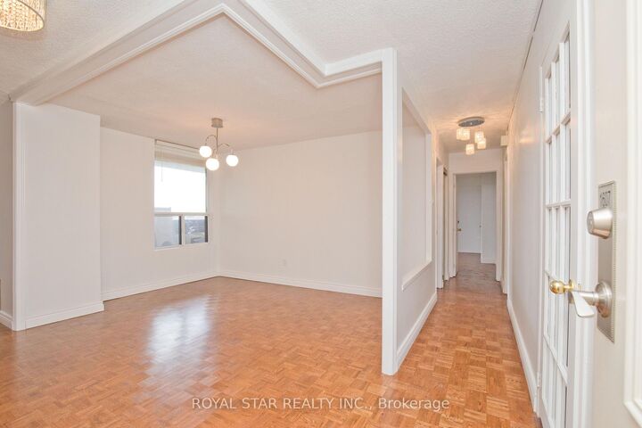 1535 Lakeshore Road E 1607 — photo 1