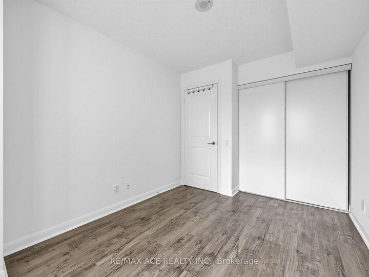 Property Photo:  25 Town Centre Court 808  ON M1P 0B4 