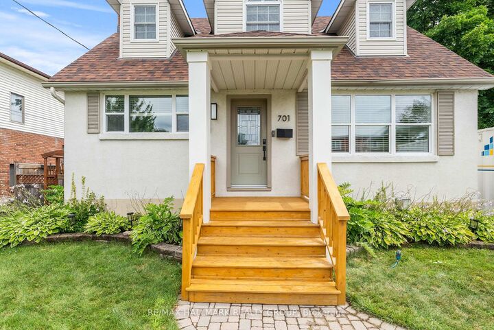 Property Photo:  701 Cole Avenue  ON K2A 2B8 