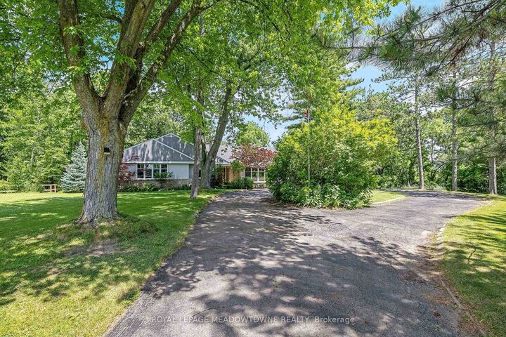 Photo de la propriété: 161 Confederation Street ON L7G 4S8