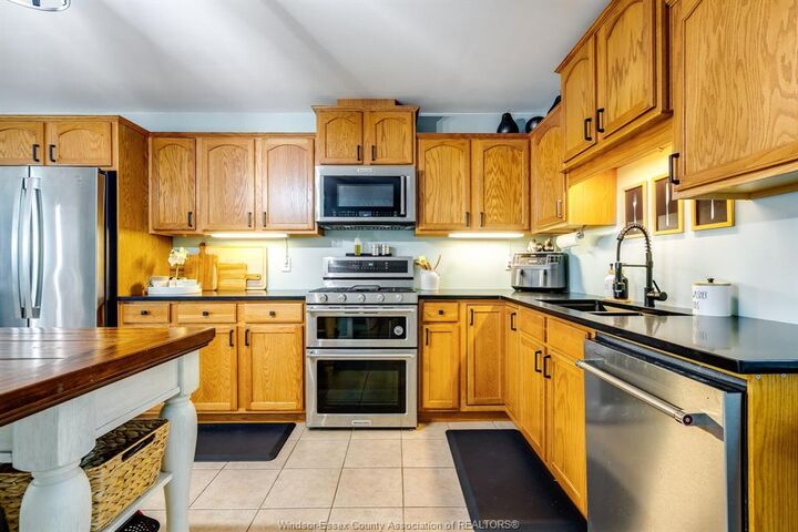 Photo de la propriété:  34 Cranberry Crt  ON N8M 3G5 