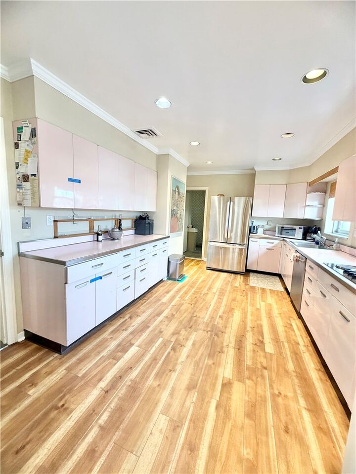 Property Photo: 144 N Dithridge St 1 PA 15213
