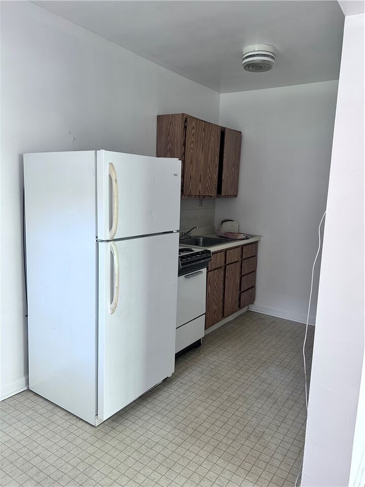 Property Photo:  5917 Walnut St 8  PA 15232 