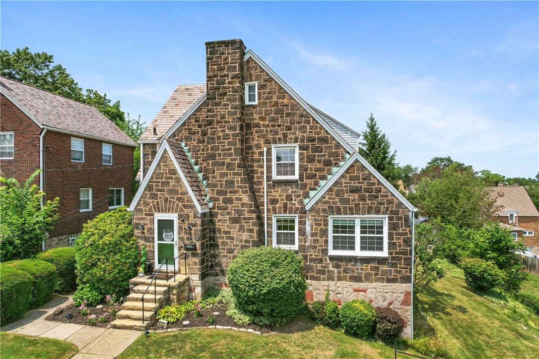 Property Photo: 2330 Birtley Ave PA 15226