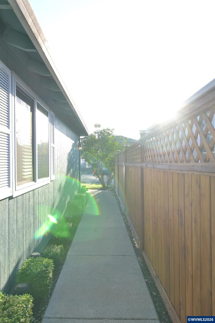 Property Photo: 450 St Clair Wy OR 97524