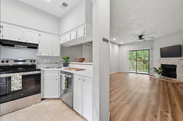 Property Photo:  1013 Chestnut Street B1  TX 78666 