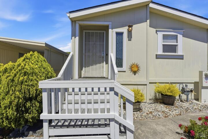 Property Photo:  52 Oriole Way  CA 95409 