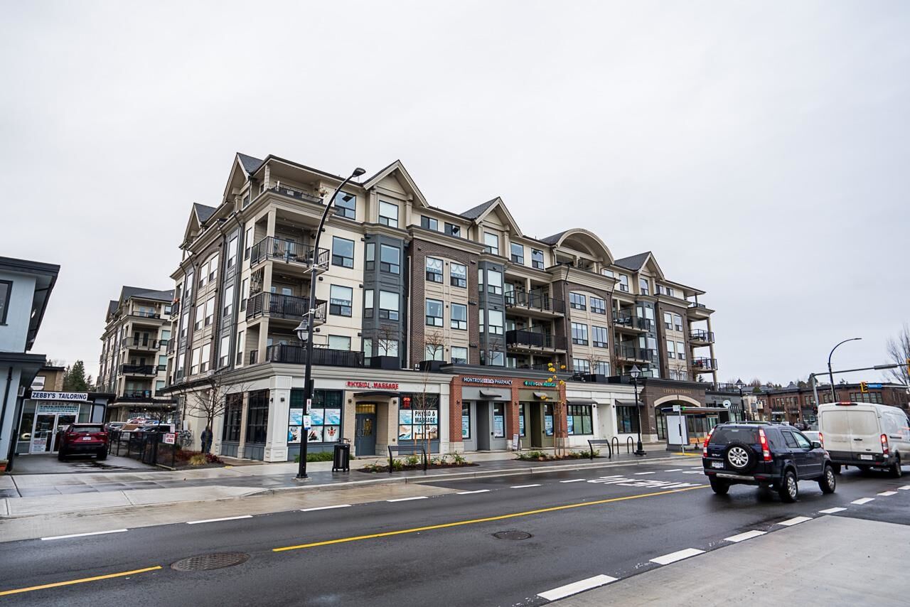 Property Photo:  2493 Montrose Avenue 301  BC V2S 3T2 