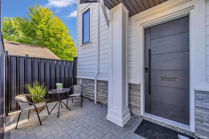 Property Photo: 2316 Cliff Avenue 4 BC V5A 2L2