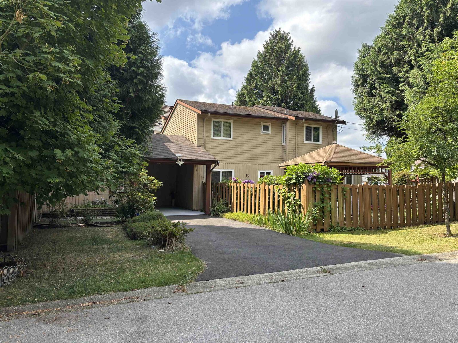 Property Photo:  15402 96A Avenue  BC V3R 7H2 