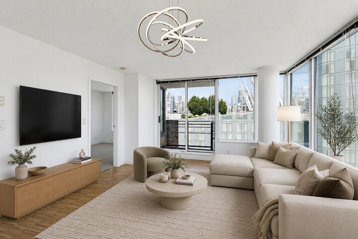 Property Photo:  33 Smithe Street 2508  BC V6B 0B5 