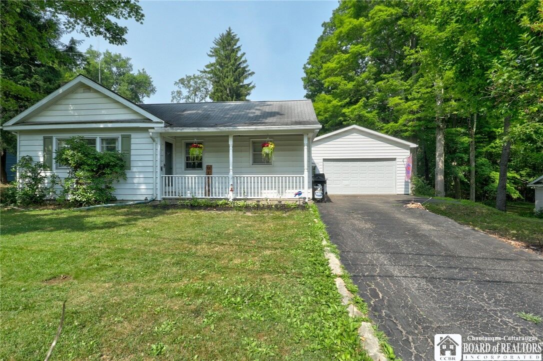 Property Photo:  318 Maplecrest Avenue  NY 14750 