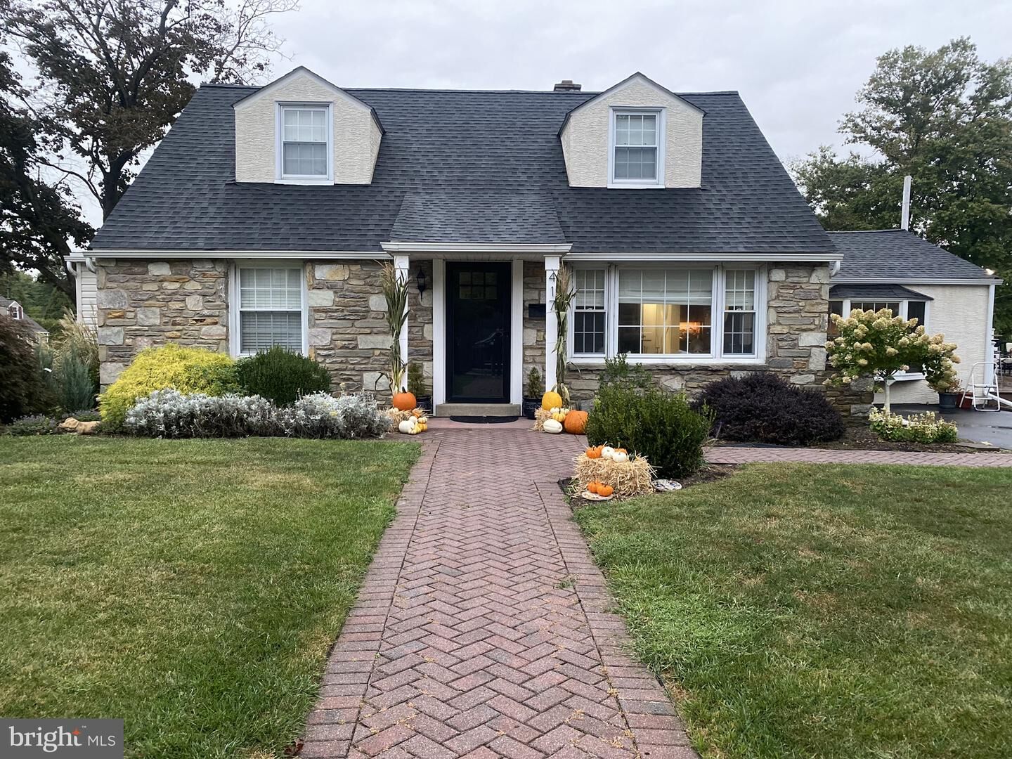Property Photo: 417 Suffolk Road PA 19031