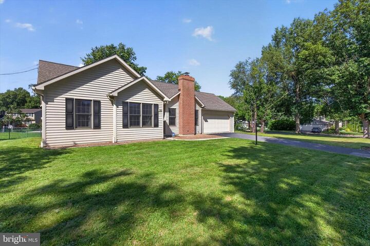 Property Photo: 530 Fairway Drive PA 17011