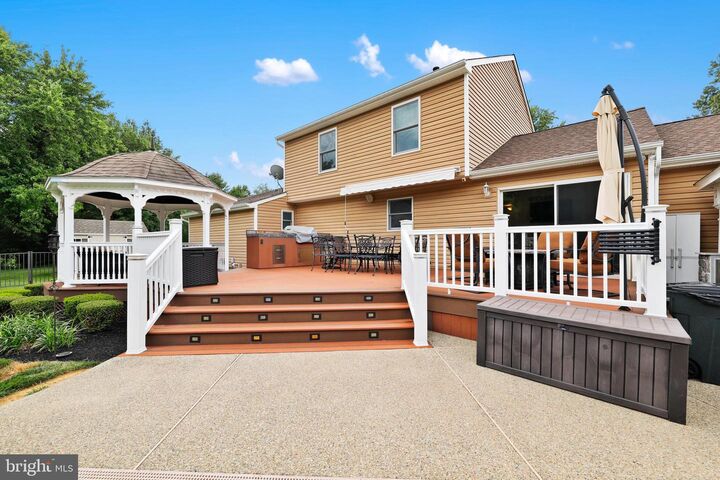 Property Photo:  4 Castle Court  NJ 08620 